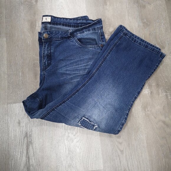 DC Jeans Ladies Size 20 Medium Wash Slightly Curvy Distressed Front Jeans - Picture 2 of 10